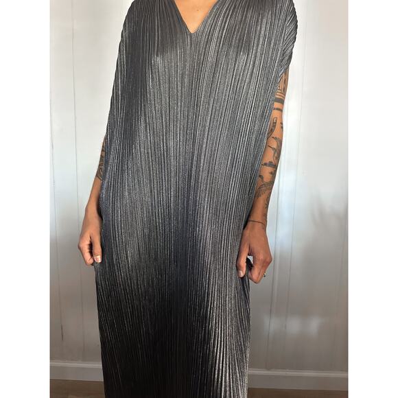 Mali Made in Italy Textured Silver Dress - Picture 1 of 5